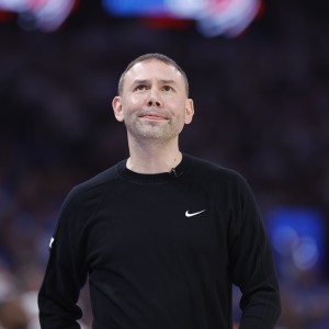 亚洲开奖网-阿德尔曼谈球队伤病潮：将继续与球队管理层对话 会有创新思维