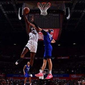 攻防两端都有输出！马刺二队替补中锋成功扮演了奇兵的角色？